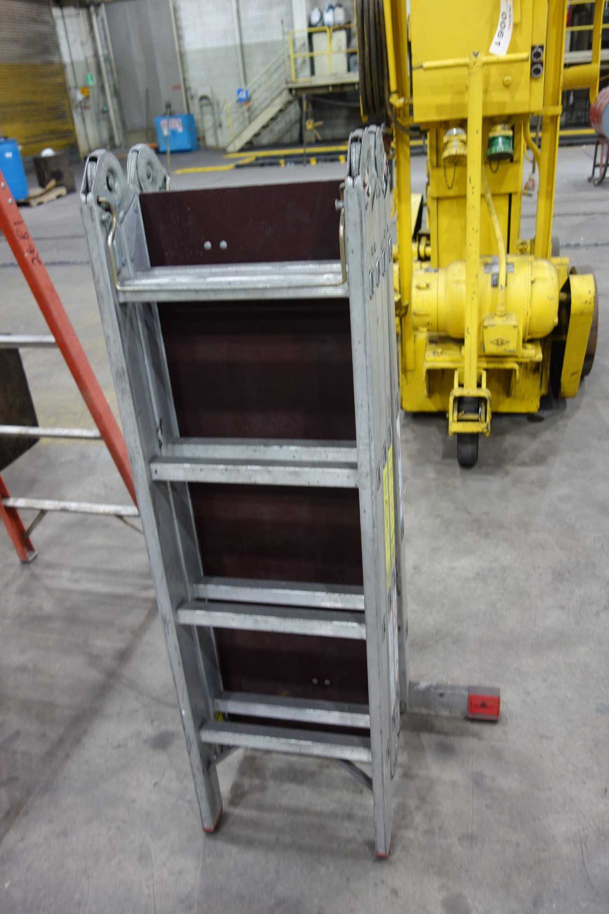 Lot of 4 Werner Ladders 10ft 6ft - MATERIAL HANDLING