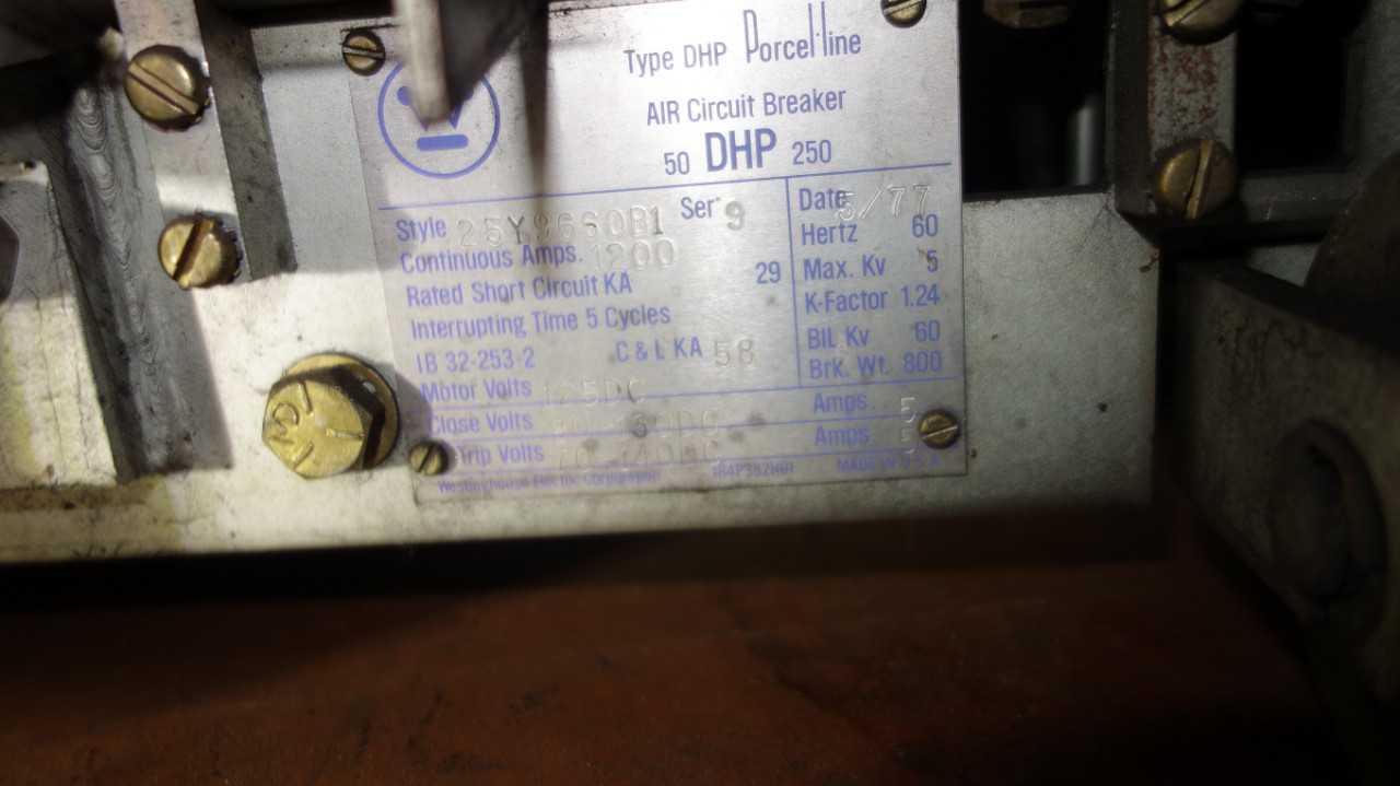 LOT OF 16 WESTINGHOUSE 50DHP250 1200A BREAKERS - CIRCUIT BREAKERS