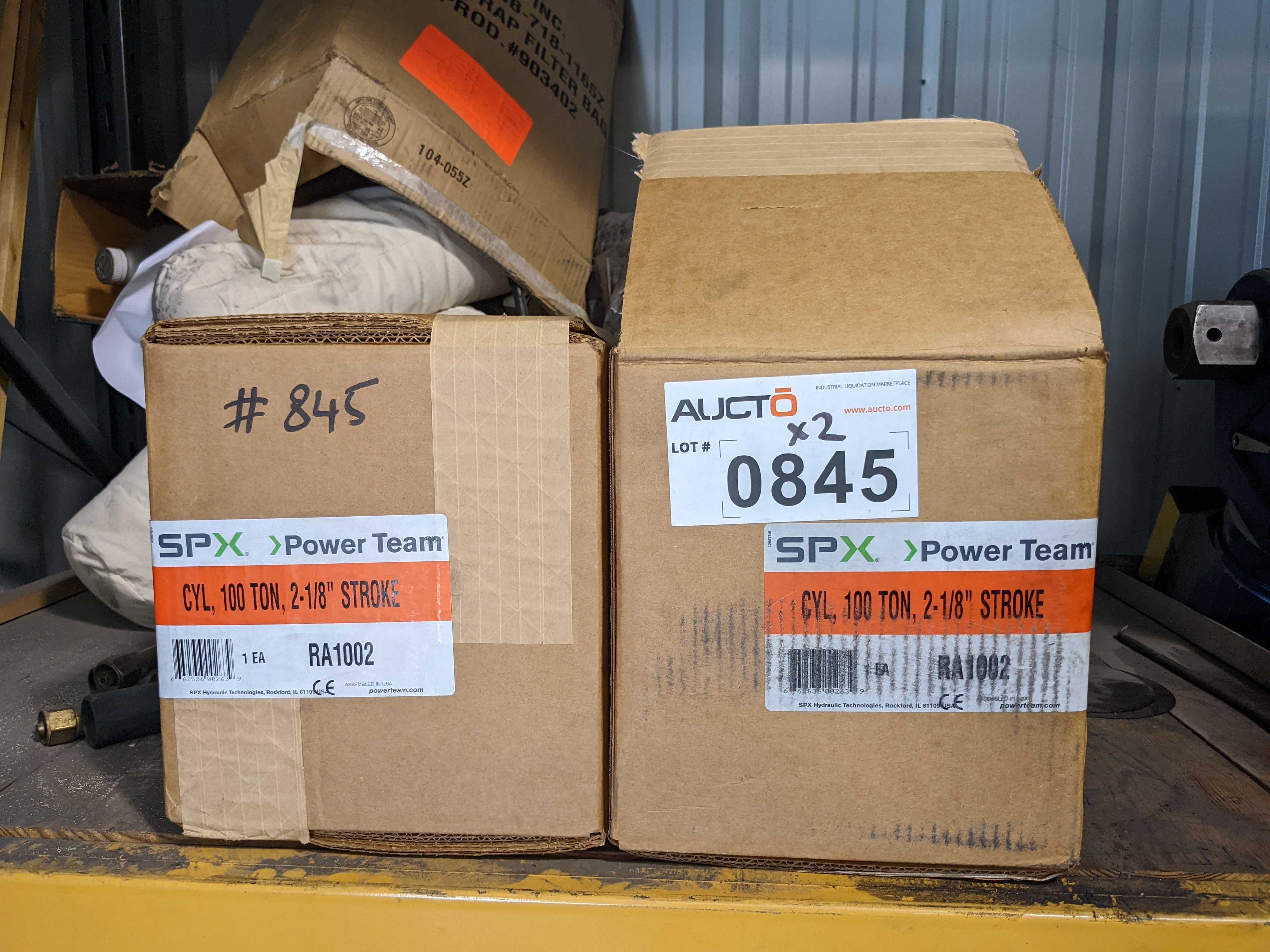 LOT OF TWO CYLINDERS - HYDRAULIC CYLINDERS LOT OF TWO CYLINDERS - HYDRAULIC CYLINDERS