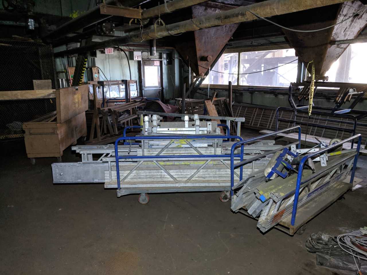 LOT OF SKYCLIMBER SCAFFOLDING, HOISTS, JOB BOXES - LIFTING EQUIPMENT LOT OF SKYCLIMBER SCAFFOLDING, HOISTS, JOB BOXES - LIFTING EQUIPMENT
