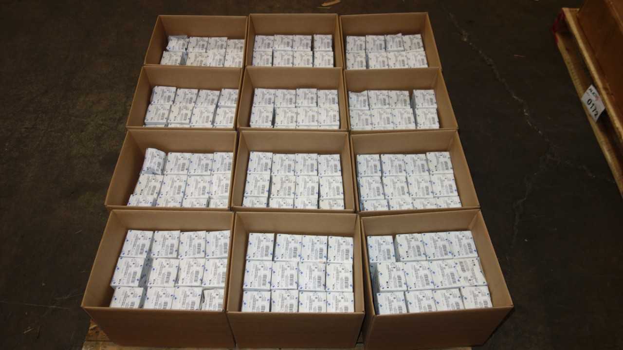 1 PALLET OF EATON PKZ0-XH-SOND539 DOOR COUPLING SWITCHES - TOOL STORAGE