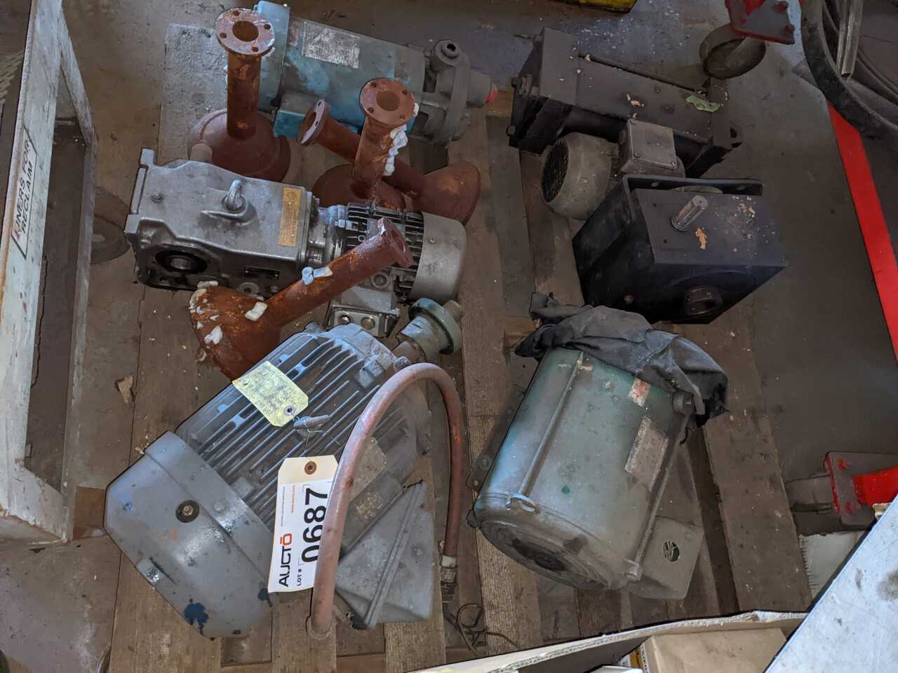 PALLET OF ASSORTED MOTORS, PUMPS, REDUCERS, SIEMENS, NORD, BLUFFTON - ELECTRIC MOTORS