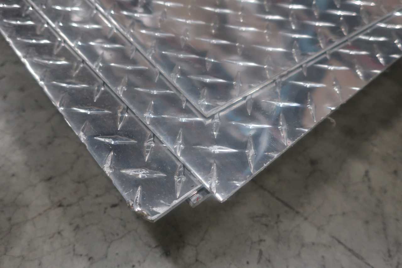 LOT OF 4 DIAMOND PLATED 4' X 8' ALUMINUM SHEETS 3/16" THICK - TUBE LASER CUTTERS