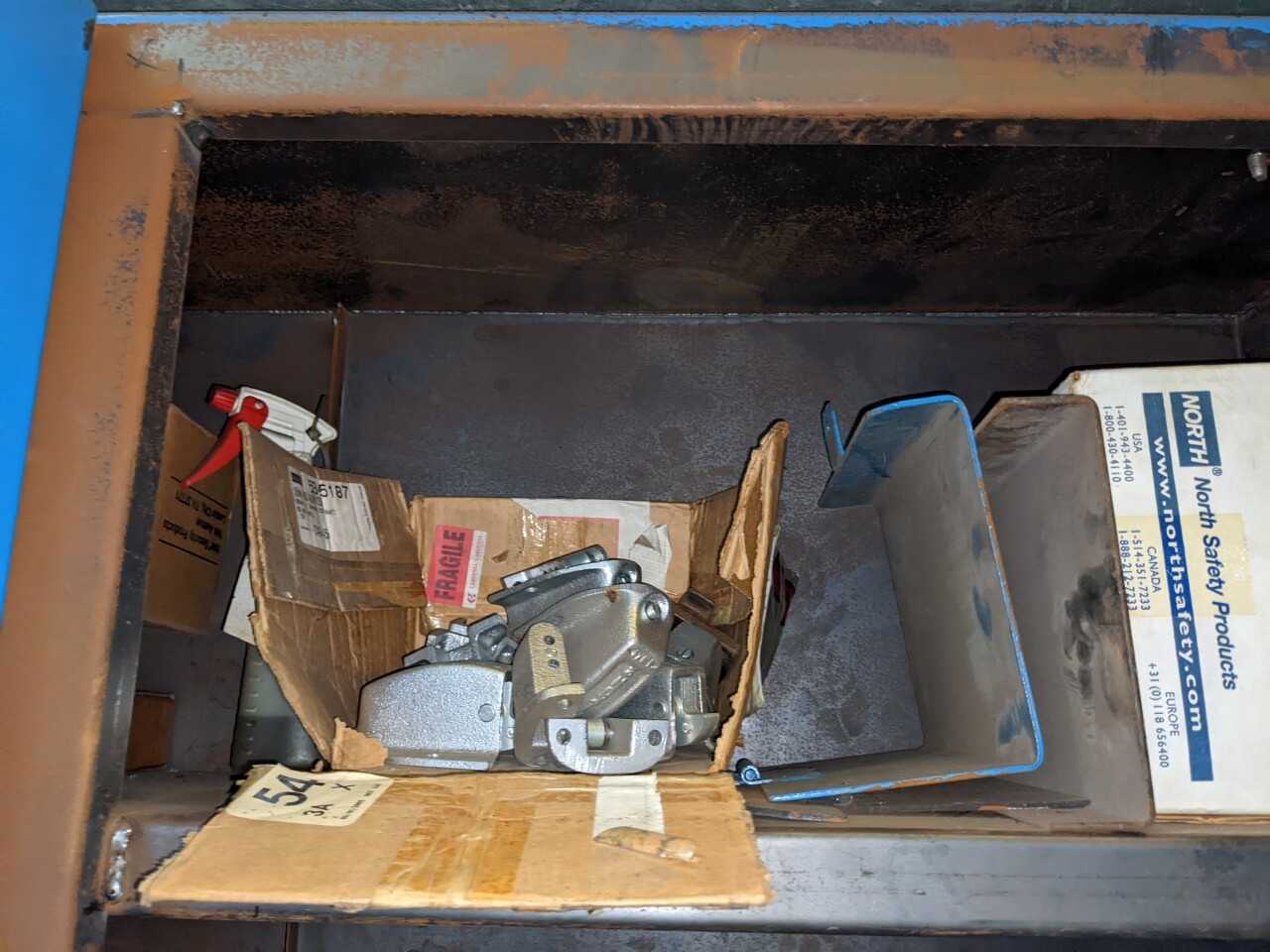 2 DOOR TOOL CABINET WITH CONTENTS, ASSORTED TOOLS, SAWS, HYDRAULIC CYLINDERS, DRILLS - TOOL STORAGE