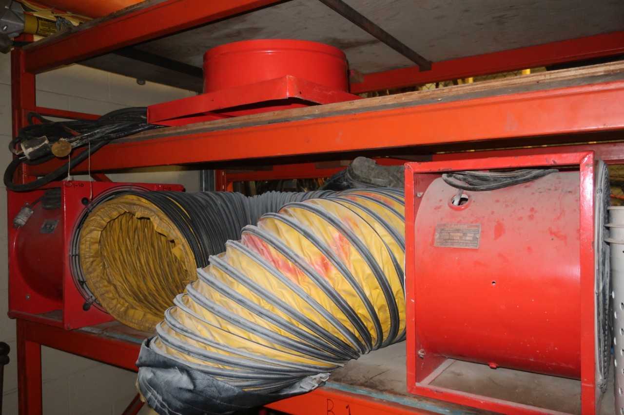 CONTENTS OF SHELF, CONFINED SPACE EQUIPMENT, 2X SPACE HEATER, 1X DUCT - ELECTRIC POWER TOOLS