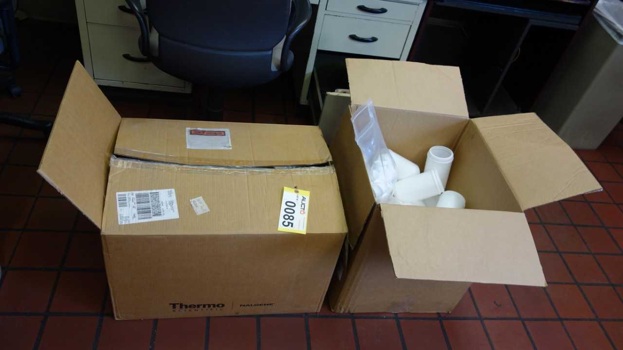 ASSORTED LOT OF PLASTICWARE BEAKERS FLASKS, THERMO, NALGENE - LAB & SCIENTIFIC