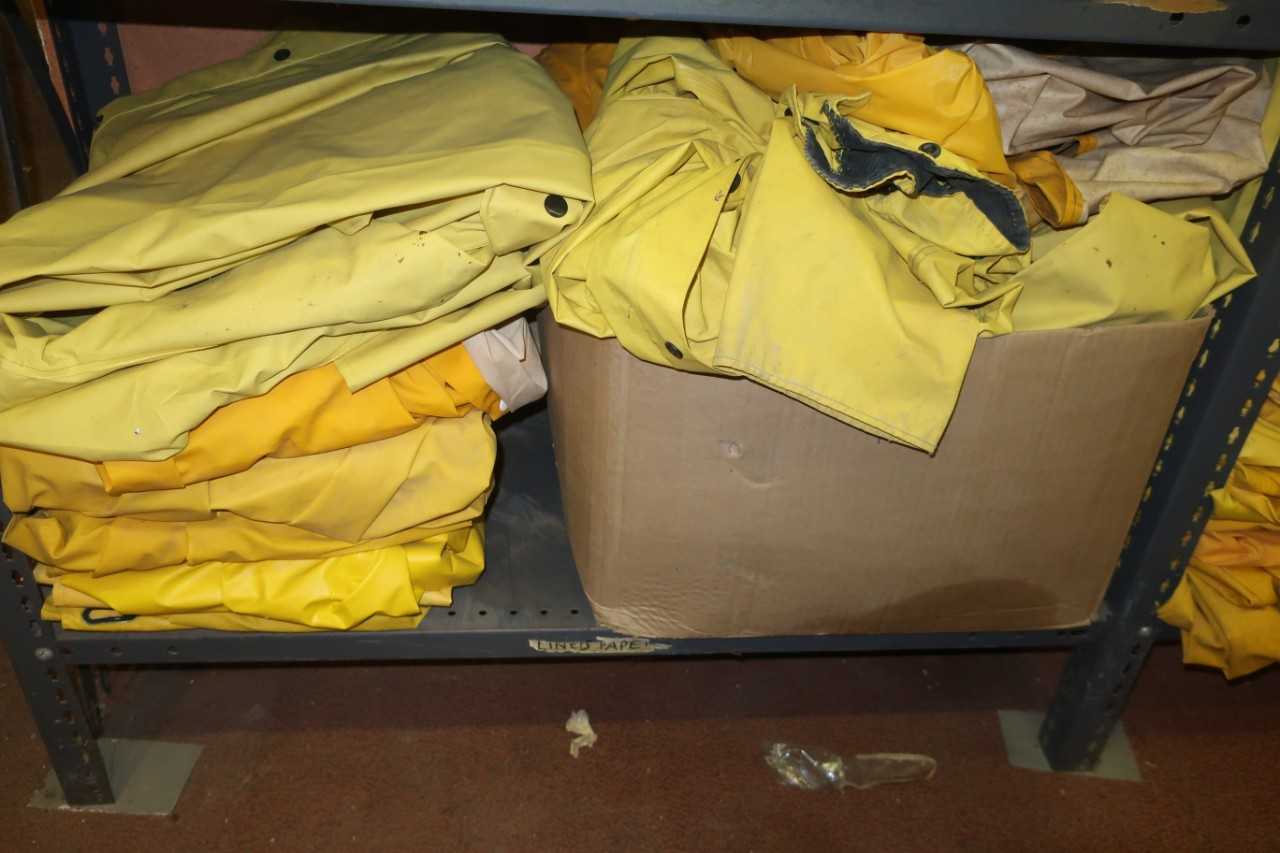 LOT OF ASSORTED RAIN GEAR - SAFETY SWITCH
