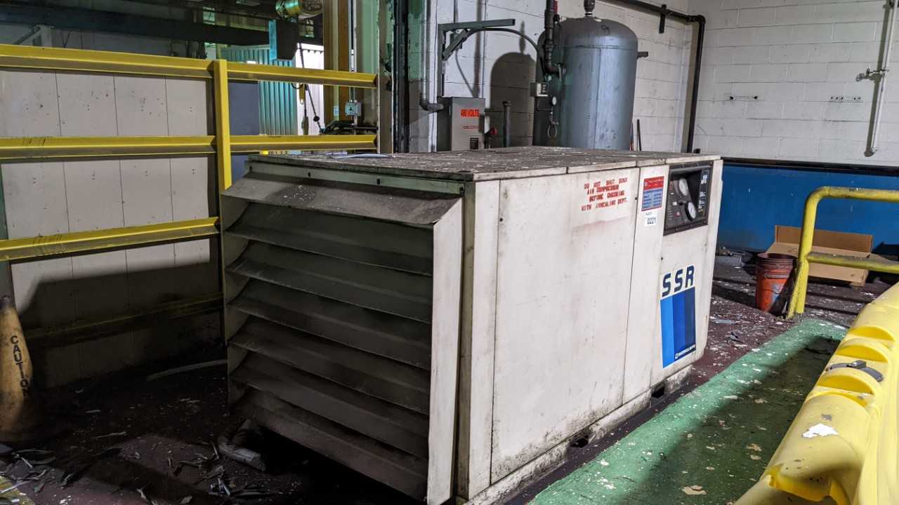 Ingorsoll Rand air cooled rotary screw Air compressor SSR Xf75. - AIR COMPRESSORS
