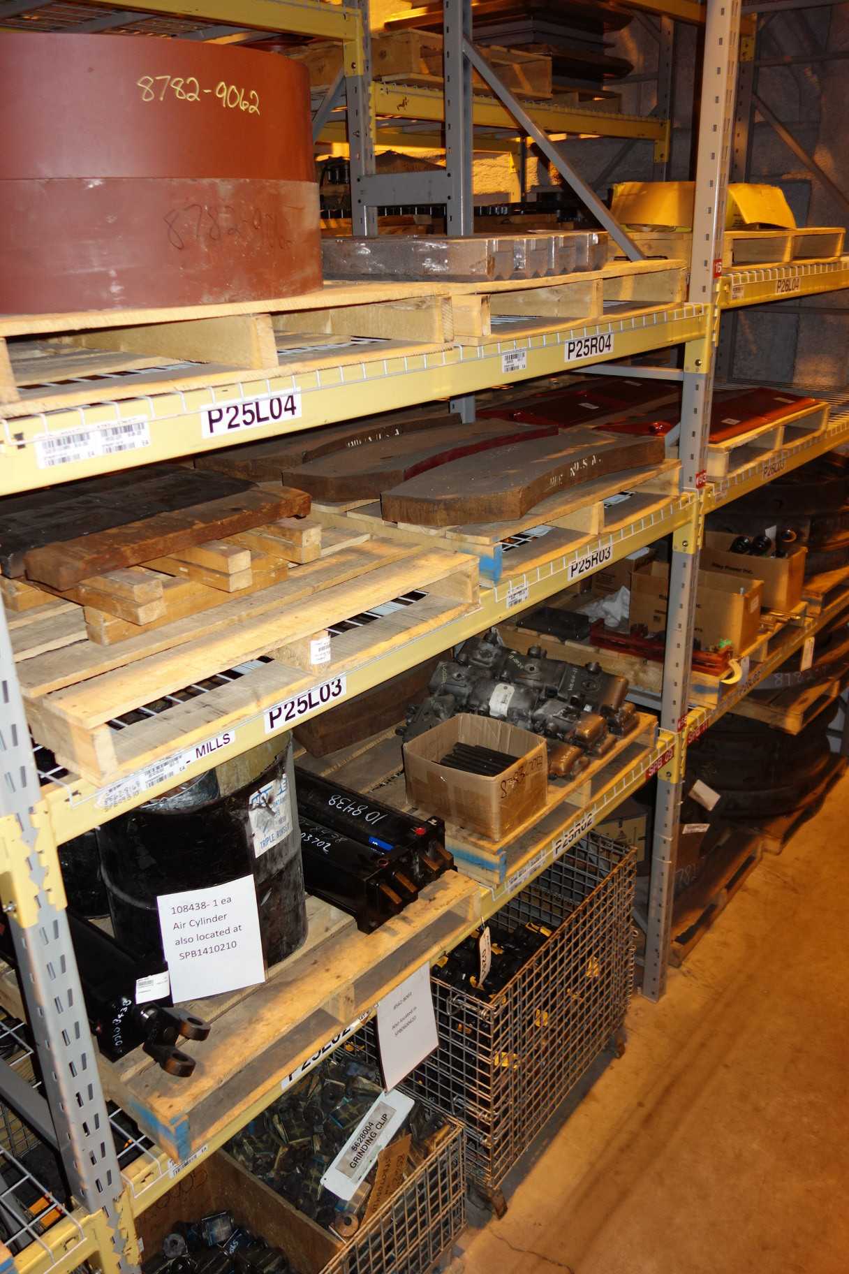 CONTENTS OF 2 UPRIGHT RACKING SECTIONS, VALVES - INDUSTRIAL PARTS