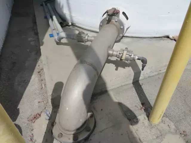 Fiberglass Water Tank, Approx. 20,000 gallon Capacity. - MISCELLANEOUS