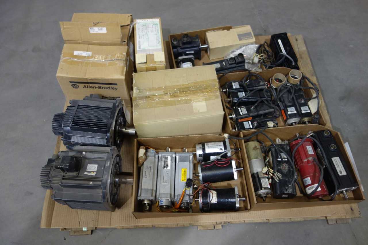 LOT OF ASSORTED SERVO MOTORS - SERVO