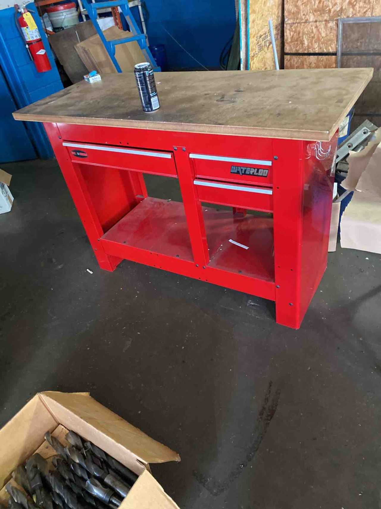 Shop desk - MATERIAL HANDLING Shop desk - MATERIAL HANDLING