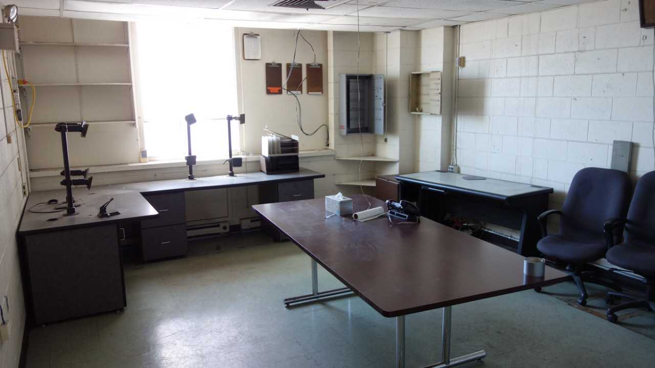 CONTENTS OF ROOM - CHAIRS, AND DESKS (LOOSE ITEMS) - PLANT & FACILITY