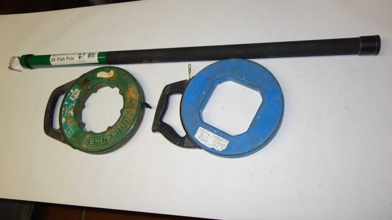 LOT OF 2 ASSORTED STEEL FISH TAPE W/ GREENLEE FP24 FISH POLE, GREENLEE 438-10, IDEAL - ELECTRIC POWER TOOLS