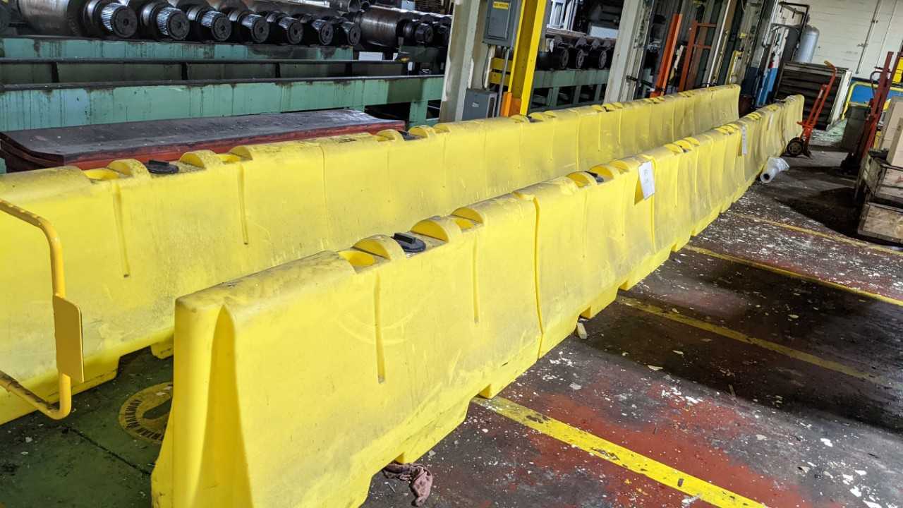 Lot of 10 safety traffic barriers - SAFETY EQUIPMENT Lot of 10 safety traffic barriers - SAFETY EQUIPMENT