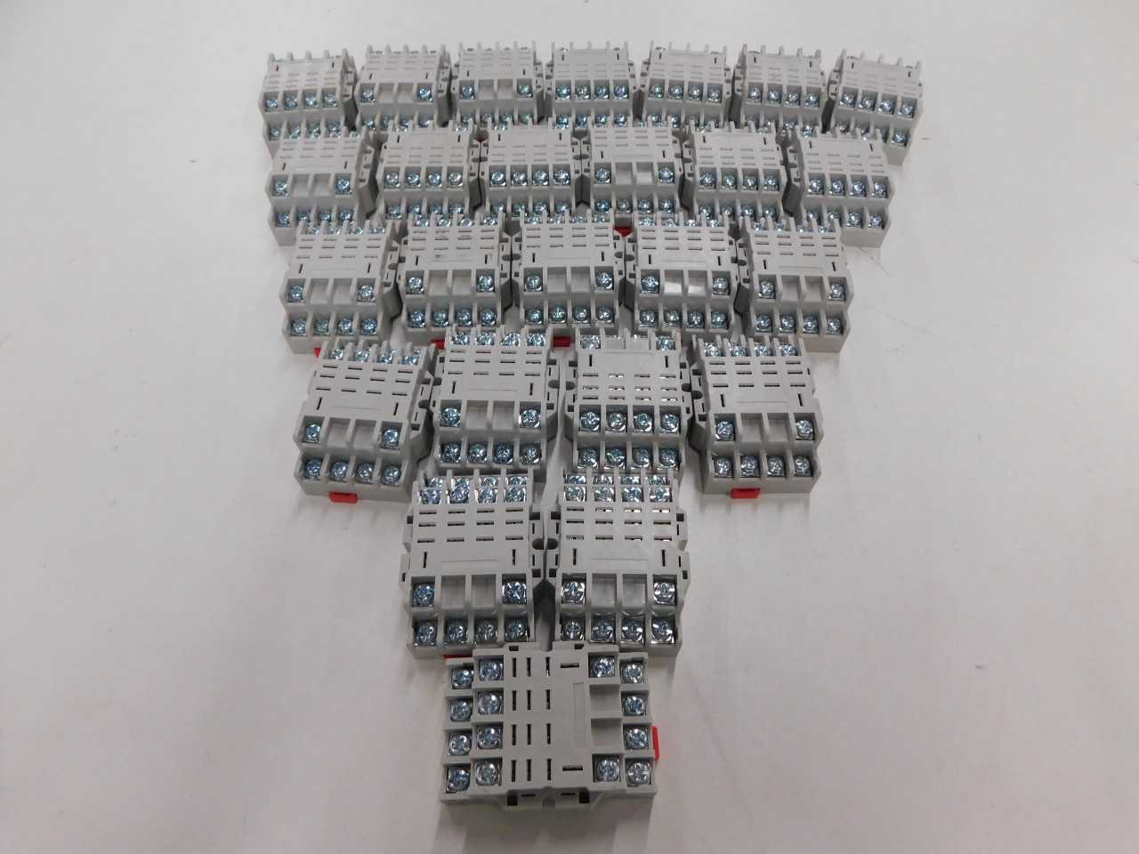 Lot of Quantity 25x D7PA4 Relays - AUTOMATION & CONTROLS