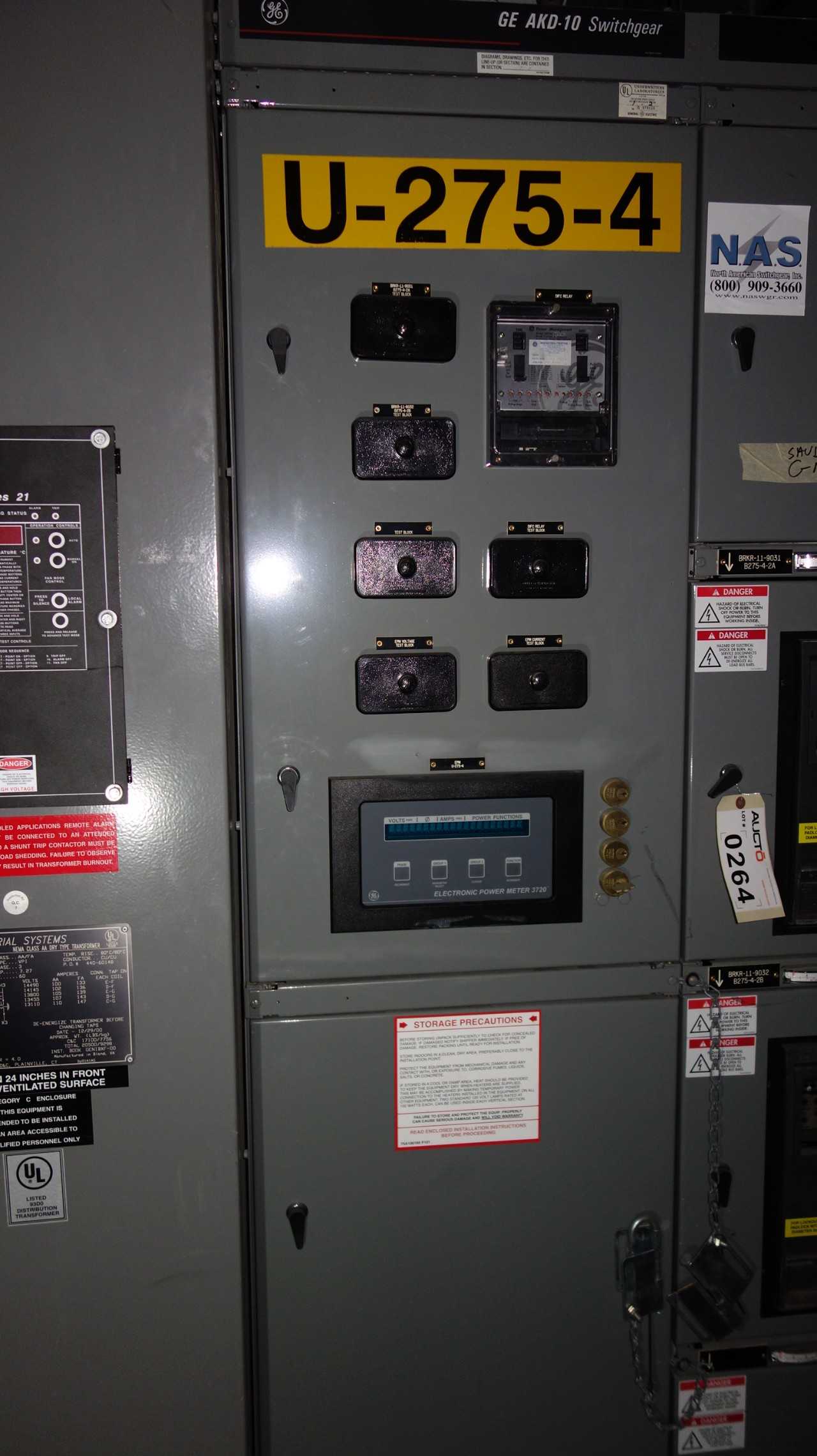 LOT OF 2 SECTIONS OF GE AKD-10 SWITCHGEAR PANELS w (2) 1600A WAVEPRO BREAKERS - SWITCHGEAR
