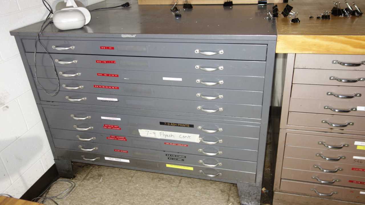 LOT OF 4 DESKS - MATERIAL HANDLING