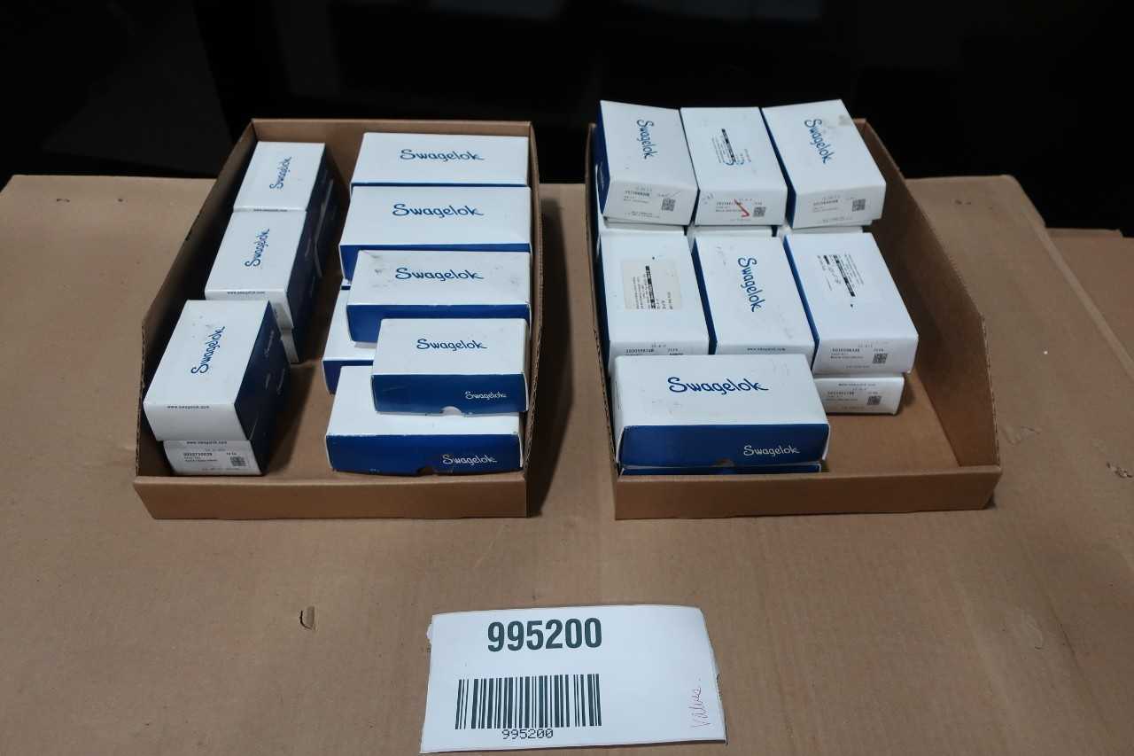 LOT OF ASSORTED SWAGELOK FITTINGS - PROCESS EQUIPMENT