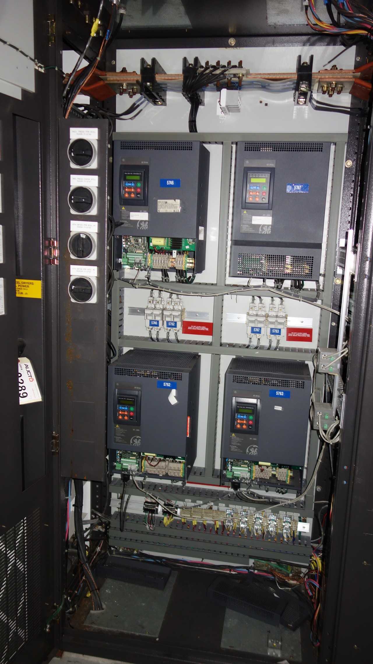GE INNOVATION SERIES LV AC DRIVE CABINET W (4) 25HP AV-300I - MOTOR DRIVES