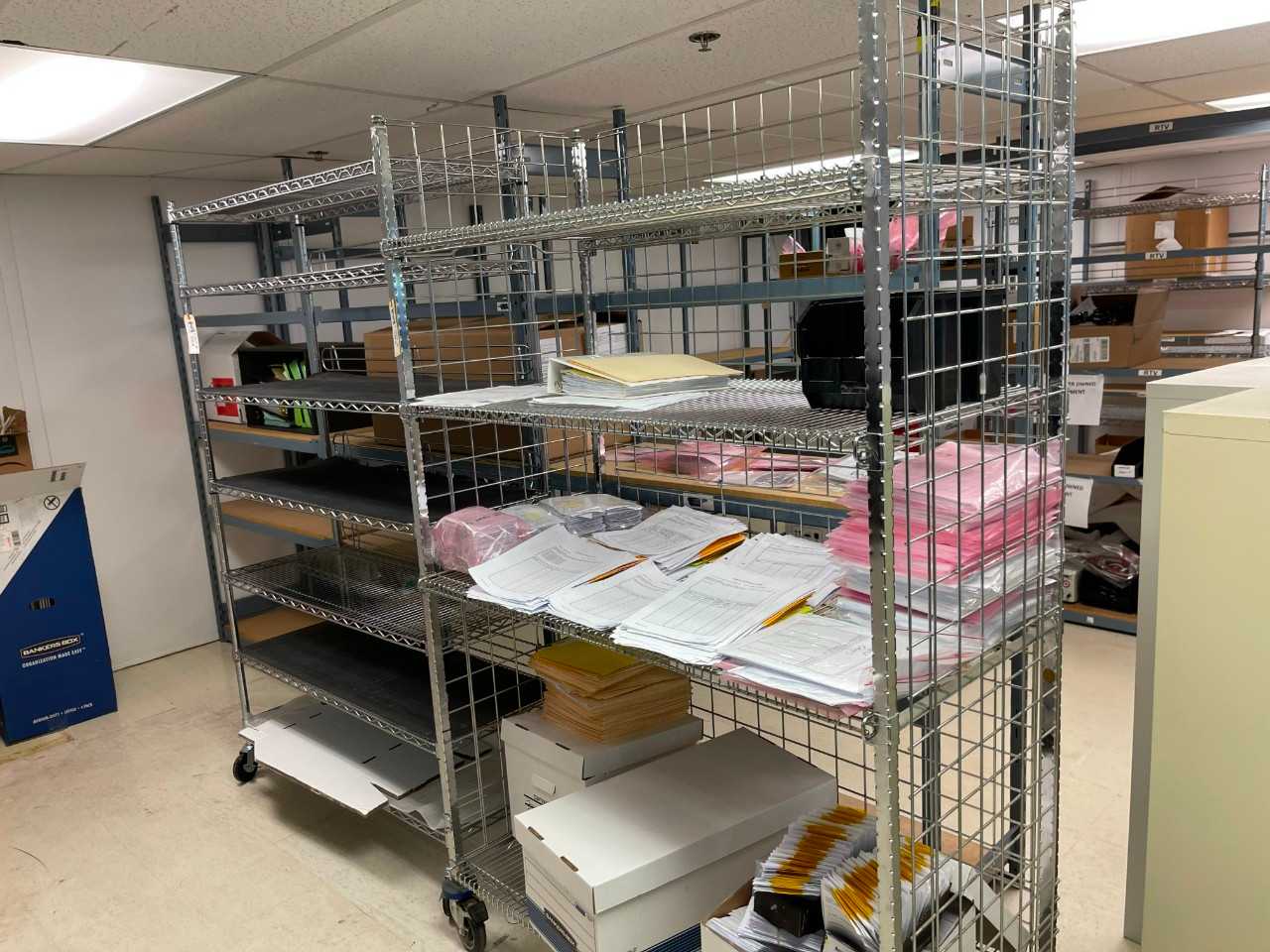 Rolling Bakers Rack No Contents - SHELVING