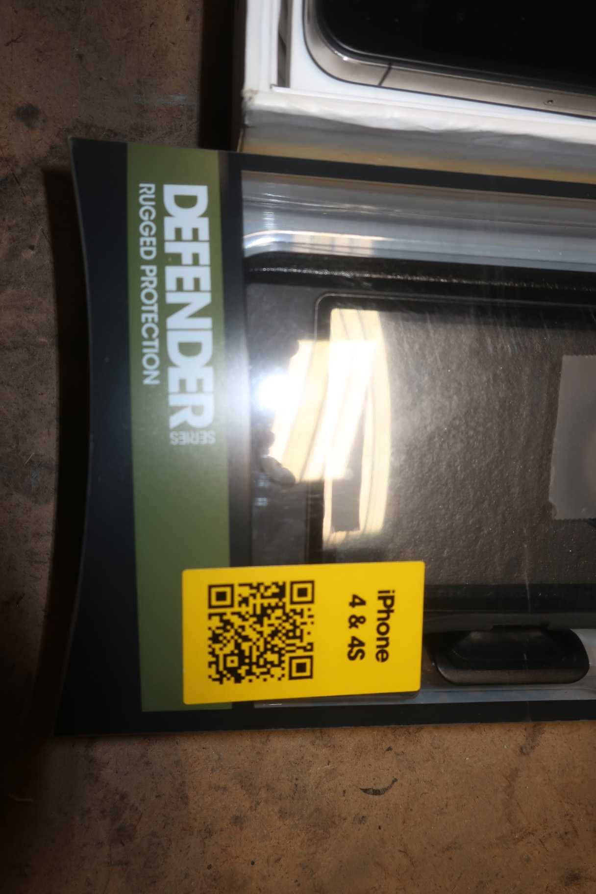 APPLE IPHONE 4S MODEL: A1387 W/ CHARGER, OTTERBOX CASE - TELECOMMUNICATION
