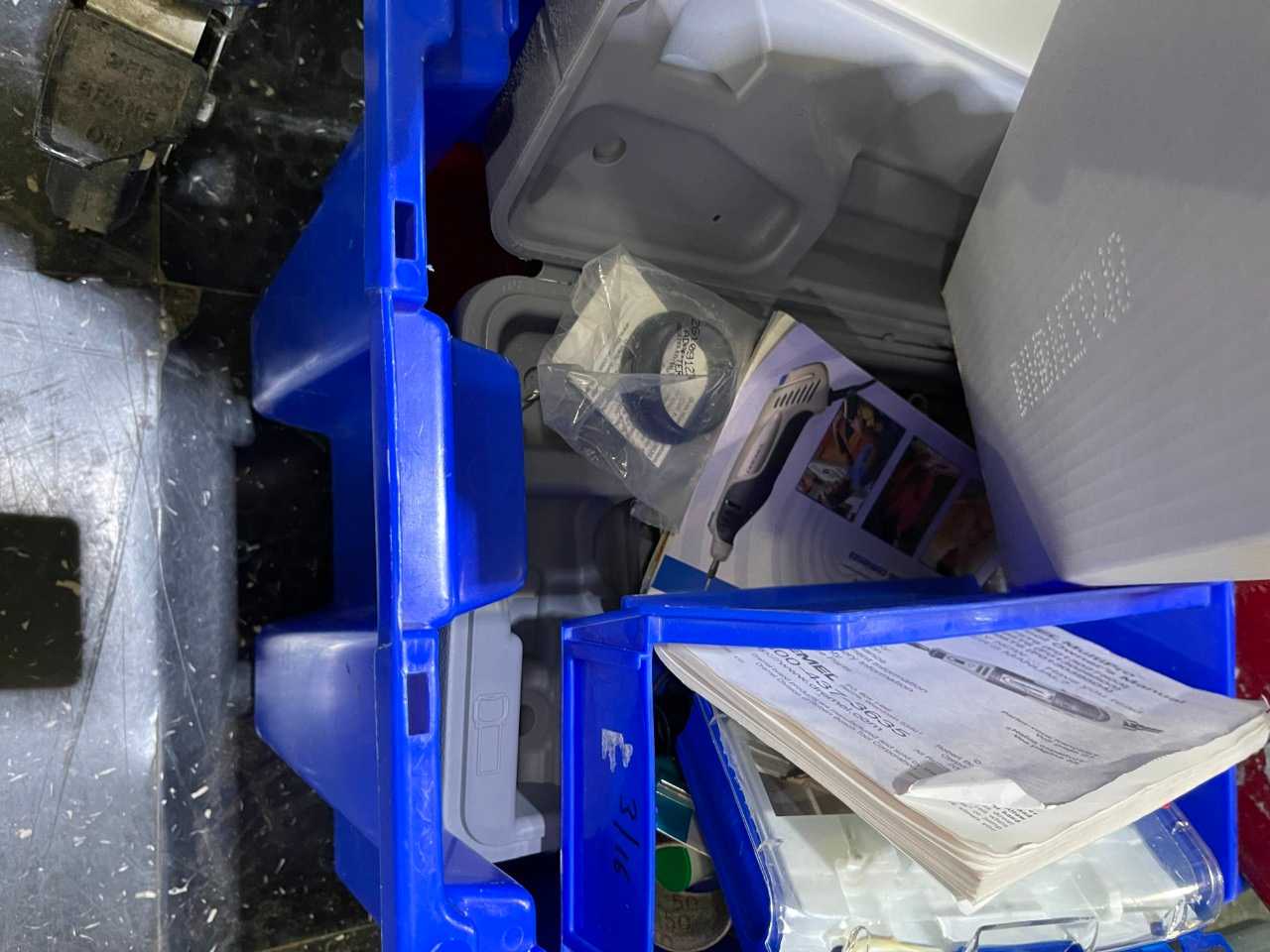 Dremal With large amount of accessories - ELECTRIC POWER TOOLS