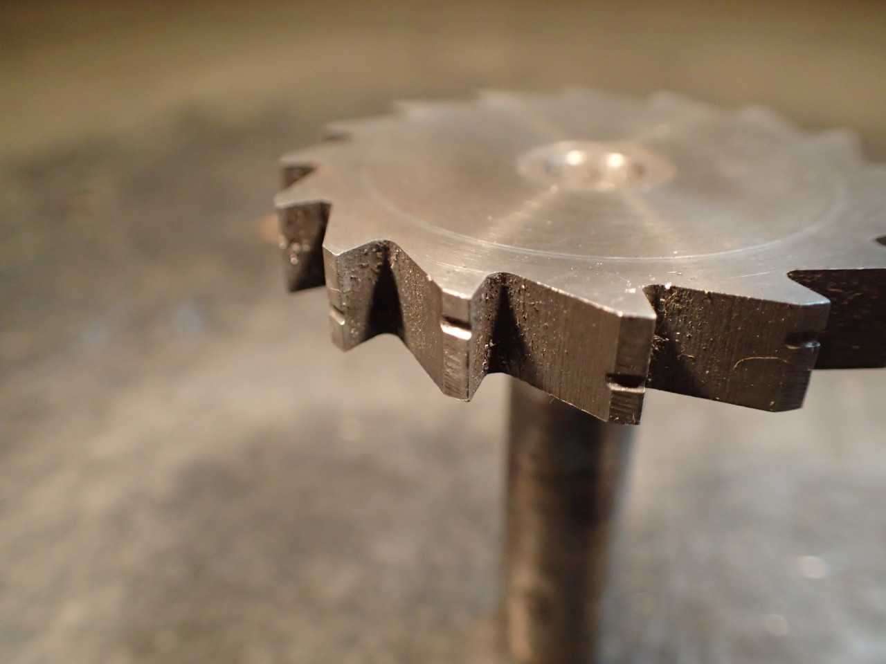 2" OD x 9/32" Woodruff Keyseat Cutter 1/2" Straight Shank Used in Good Condition - HOLEMAKING TOOLS