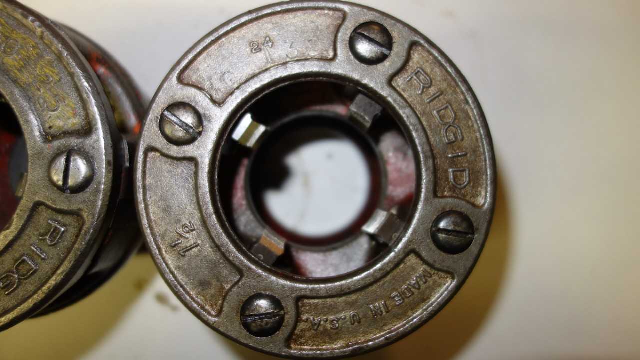 LOT OF 2 RIDGID 1-1/2 IN DIE HEADS - ELECTRIC POWER TOOLS