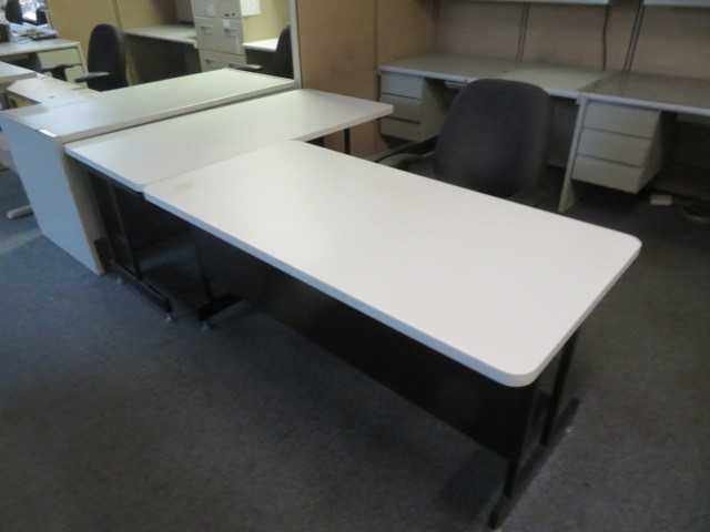 Office Furniture and Panels, Lot - MISCELLANEOUS