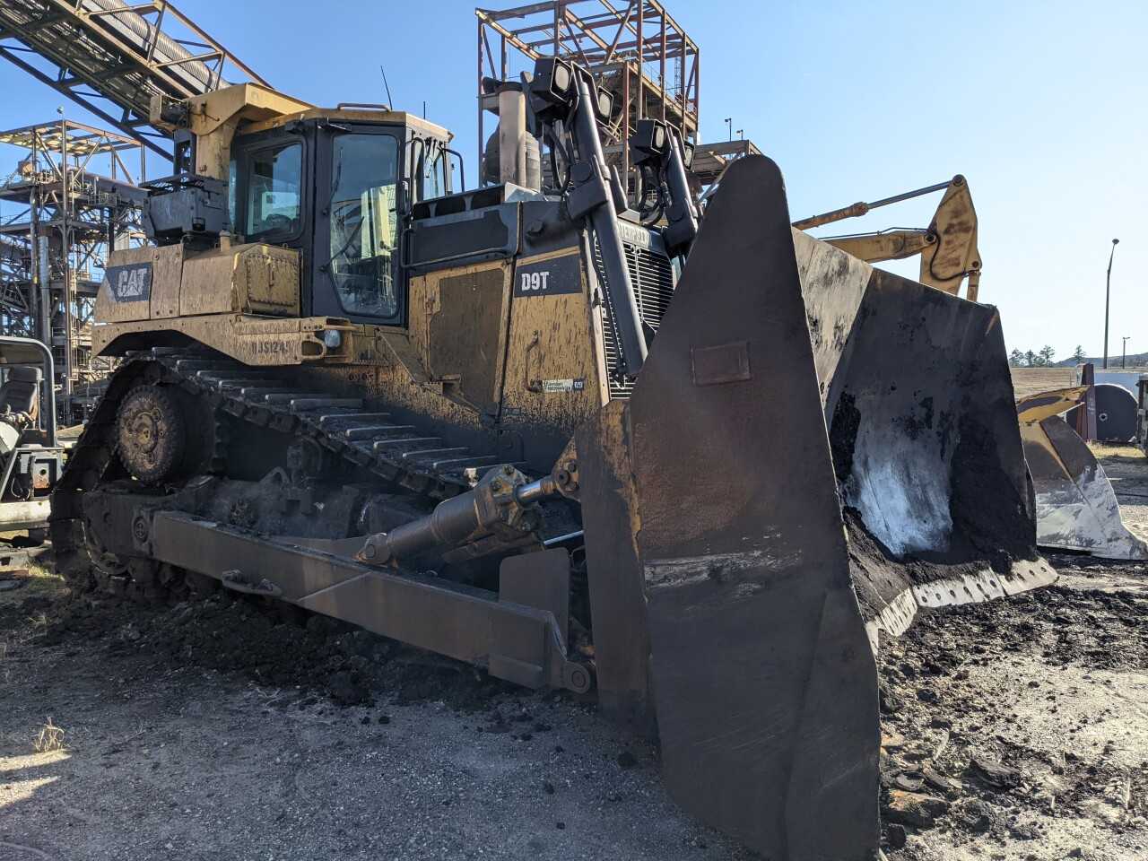 Caterpillar D9T Dozer - CRAWLER LOADERS