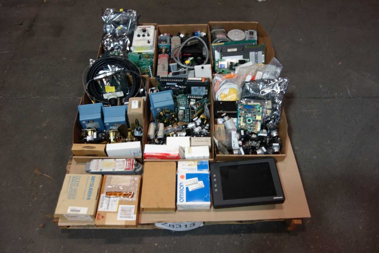 1 PALLET OF ASSORTED ELECTRICAL- CONTROL BOARDS, MONITOR, CONTROL SWITCHES, PILOT LIGHTS- MITSUBISHI, OMRON, GENERAL ELECTRIC - AUTOMATION & CONTROLS