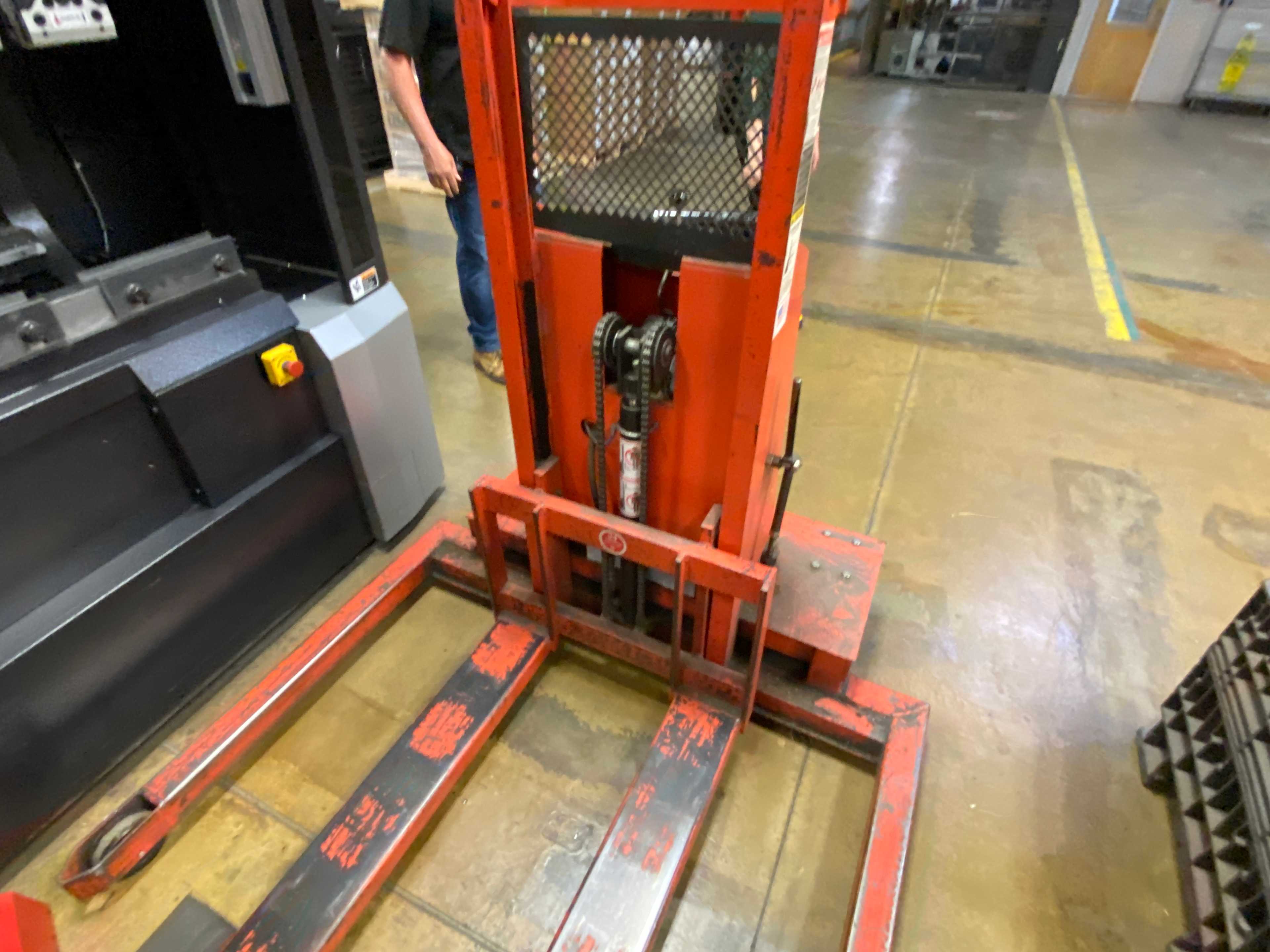 PRESTO LIFTS WPS5036-20 2000 LB CAP LIFT - FORKLIFTS