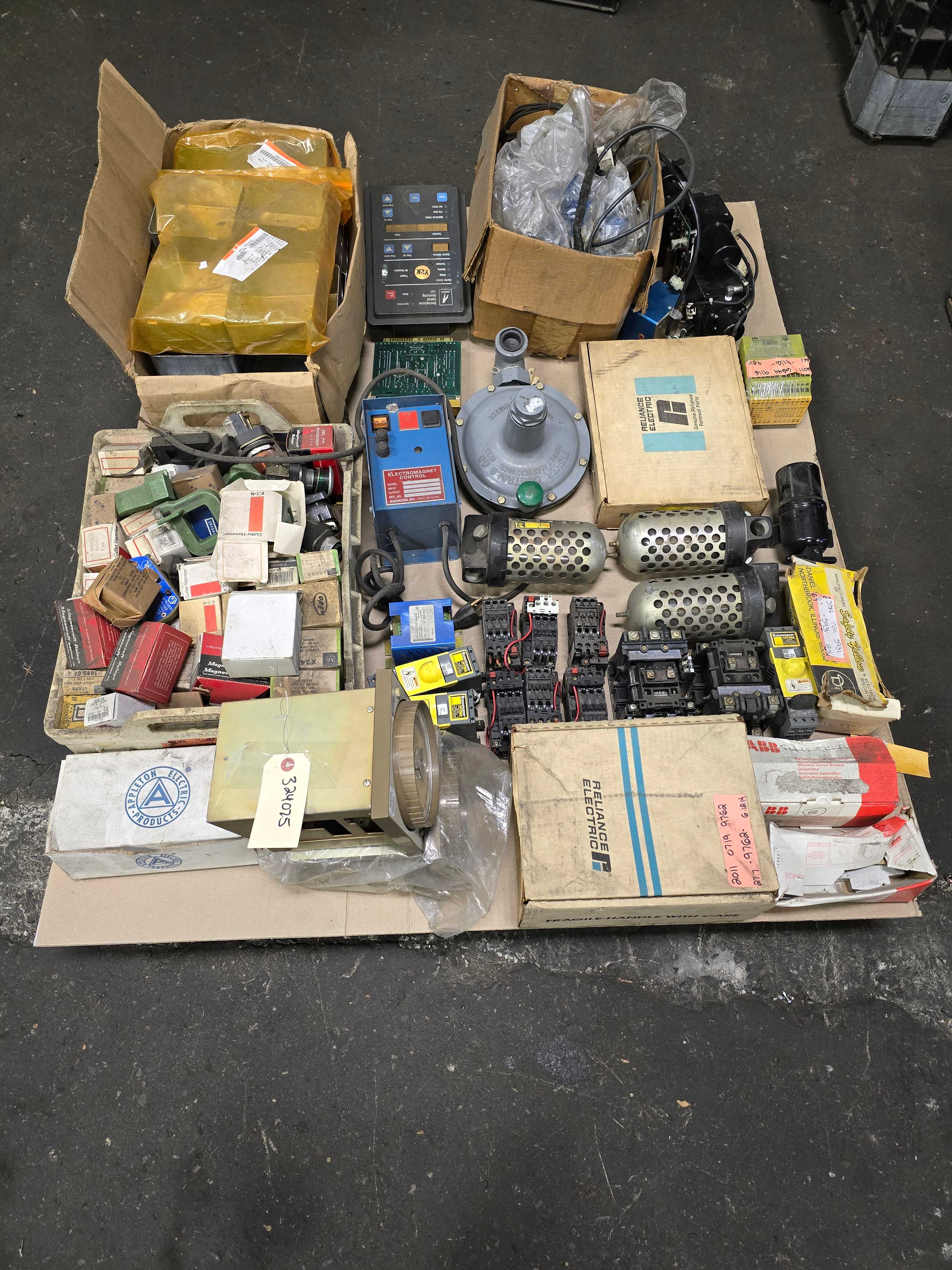 LOT OF INDUSTRIAL PARTS - INDUSTRIAL PARTS LOT OF INDUSTRIAL PARTS - INDUSTRIAL PARTS