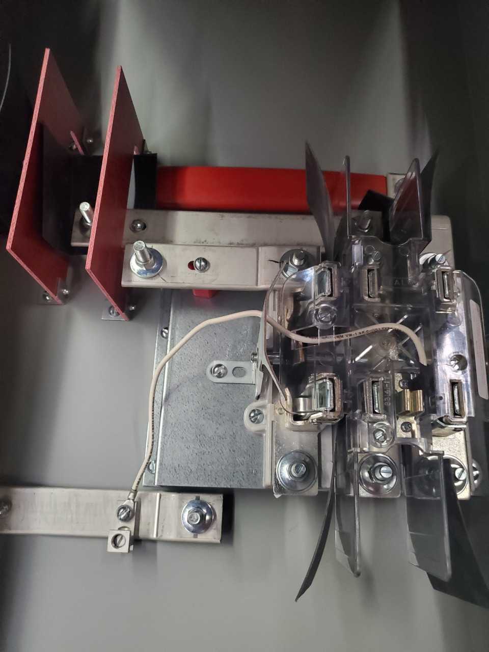 (1) Eaton UTH7330UCH Meter Socket Ringless 320A 600VAC 3Ph 4Wire 7Jaws NEMA Type 3R - INDUSTRIAL PARTS