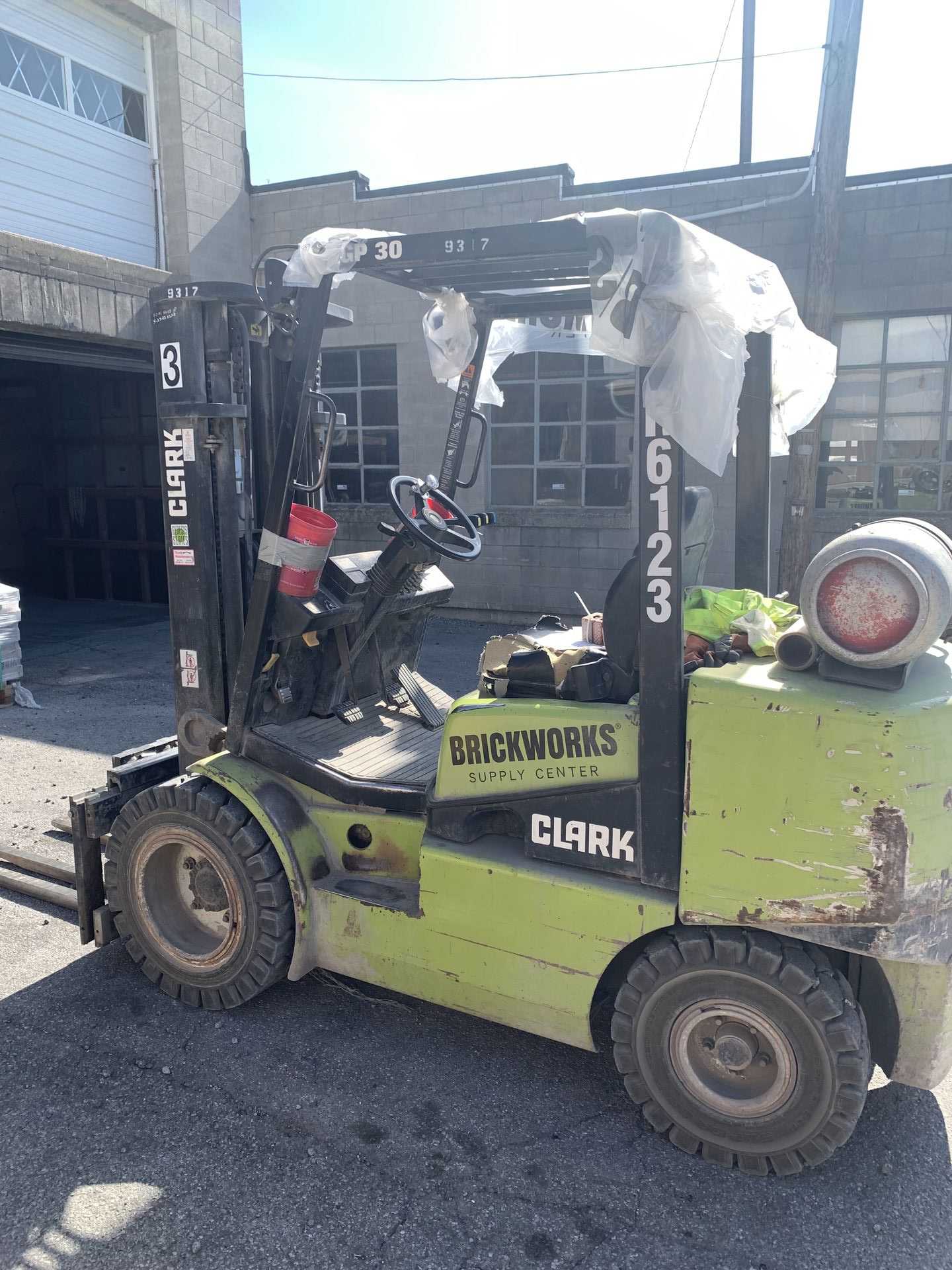 2007 CLARK CGP30 COUNTERBALANCE FORKLIFT - SIT-DOWN FORKLIFT