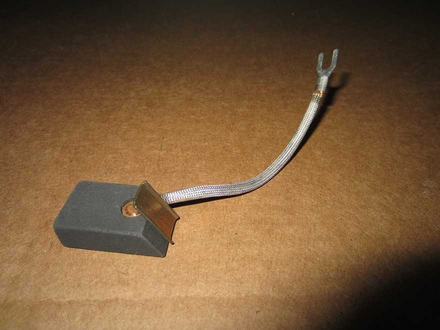 18-pc Lot Riveted Single Shunt Carbon Motor Brushes 1-1/4" x 1" x 3/4" NOS - ELECTRICAL COMPONENTS