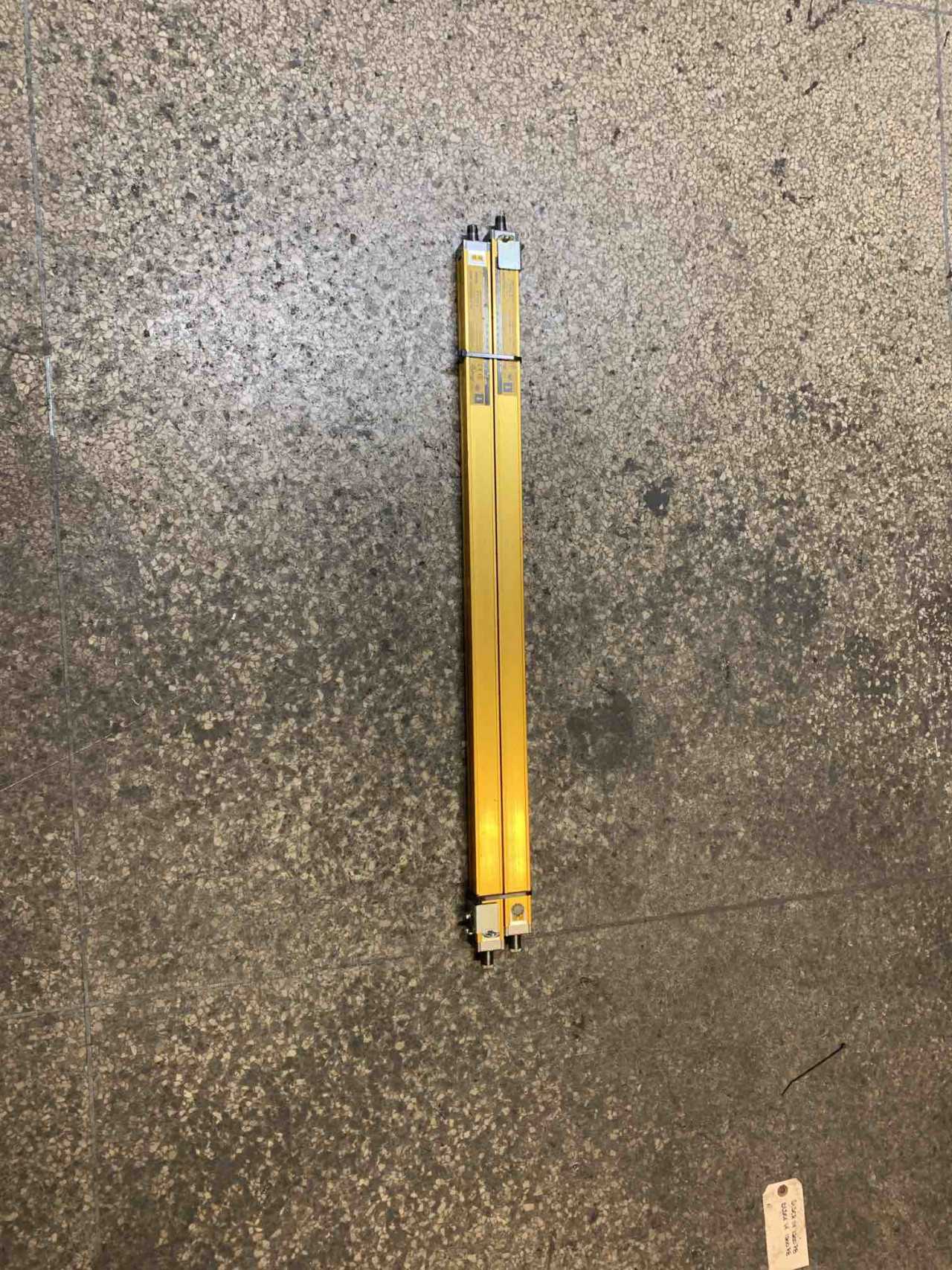 Lot of 2 Omron F3SN-A0757P25-L-01 F3SN-A0757P25-D-01Light Curtain Pair - ELECTRICAL COMPONENTS