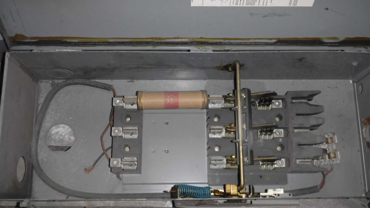 Two 200 Amp Safety Switches - ELECTRICAL COMPONENTS