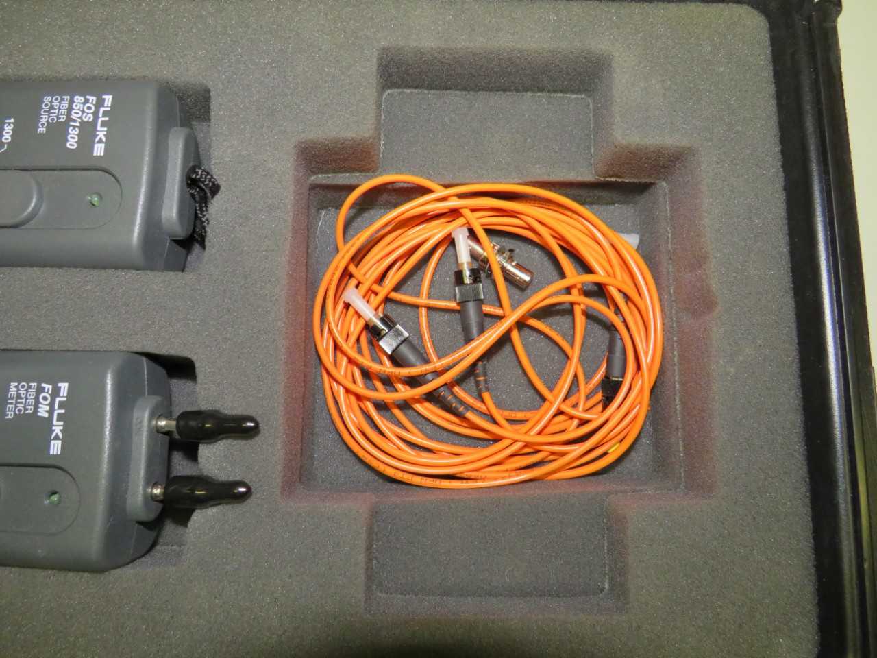 FLUKE FIBER TEST ACCESSORY, W/ FLUKE FOS 850/1300 FIBER OPTIC SOURCE, FLUKE FOM, FLUKE DSP-FOM - ELECTRIC POWER TOOLS
