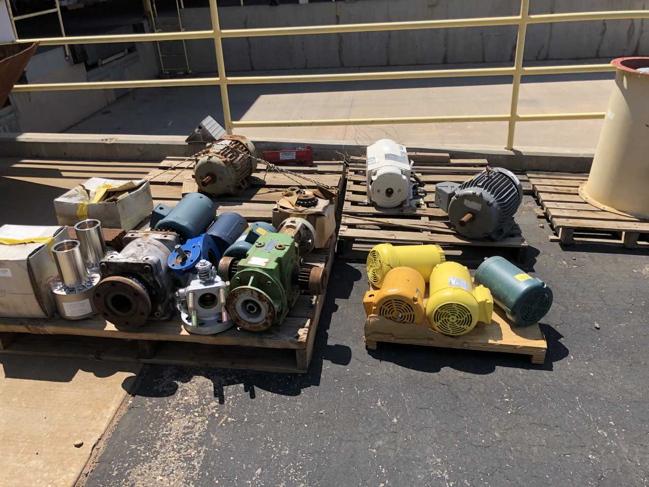 Two pallets of miscellaneous motors and mixed metals - MISCELLANEOUS