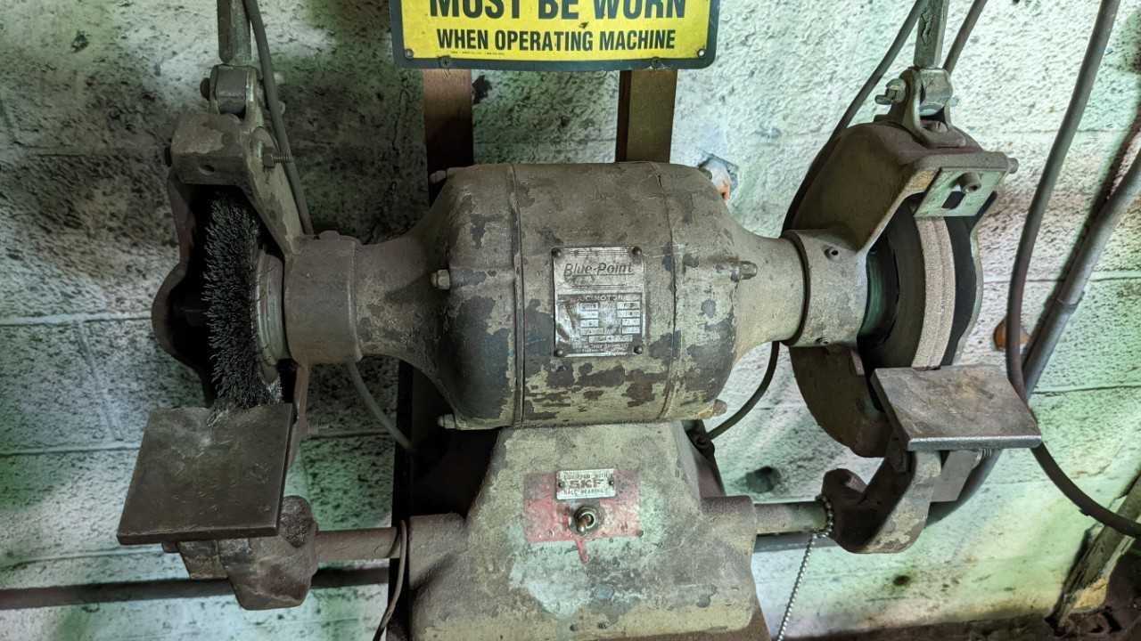 Blue-point grinder type K8 110 volts frame 118, rpm 3450. - GRINDING MACHINES