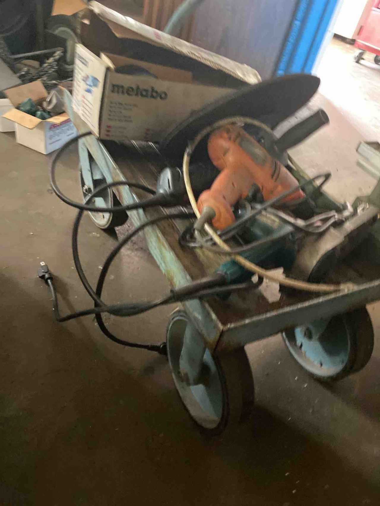 Shop cart - MATERIAL HANDLING