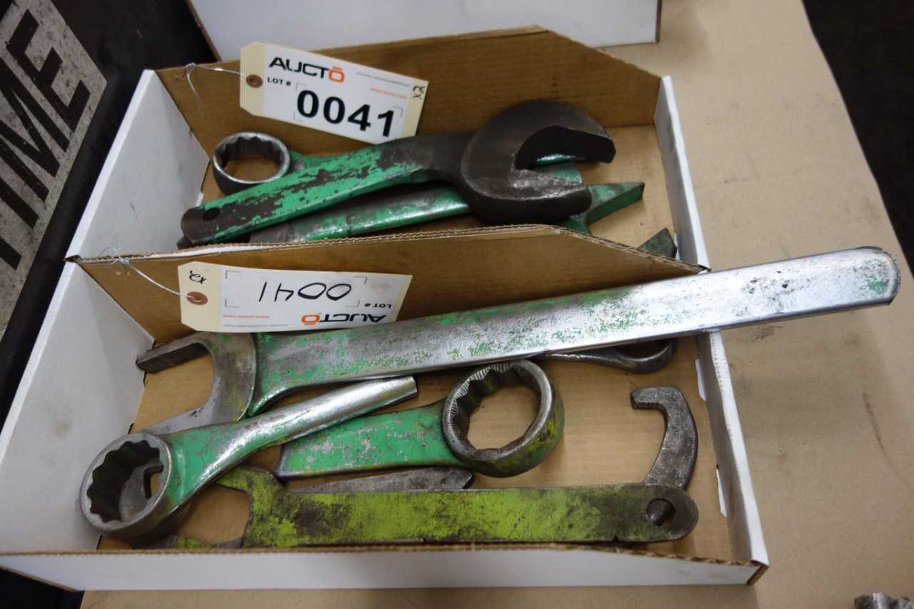 LOT OF 10 ASSORTED HAND WRENCHES. COMBINATION, STRIKING, SPANNER - HAND TOOLS