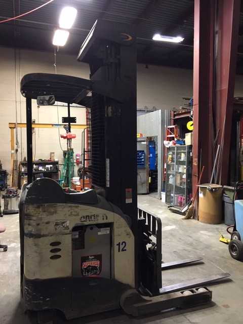 2005 Crown RD5225-30 deep reach truck, Lemoyne, PA - REACH TRUCKS