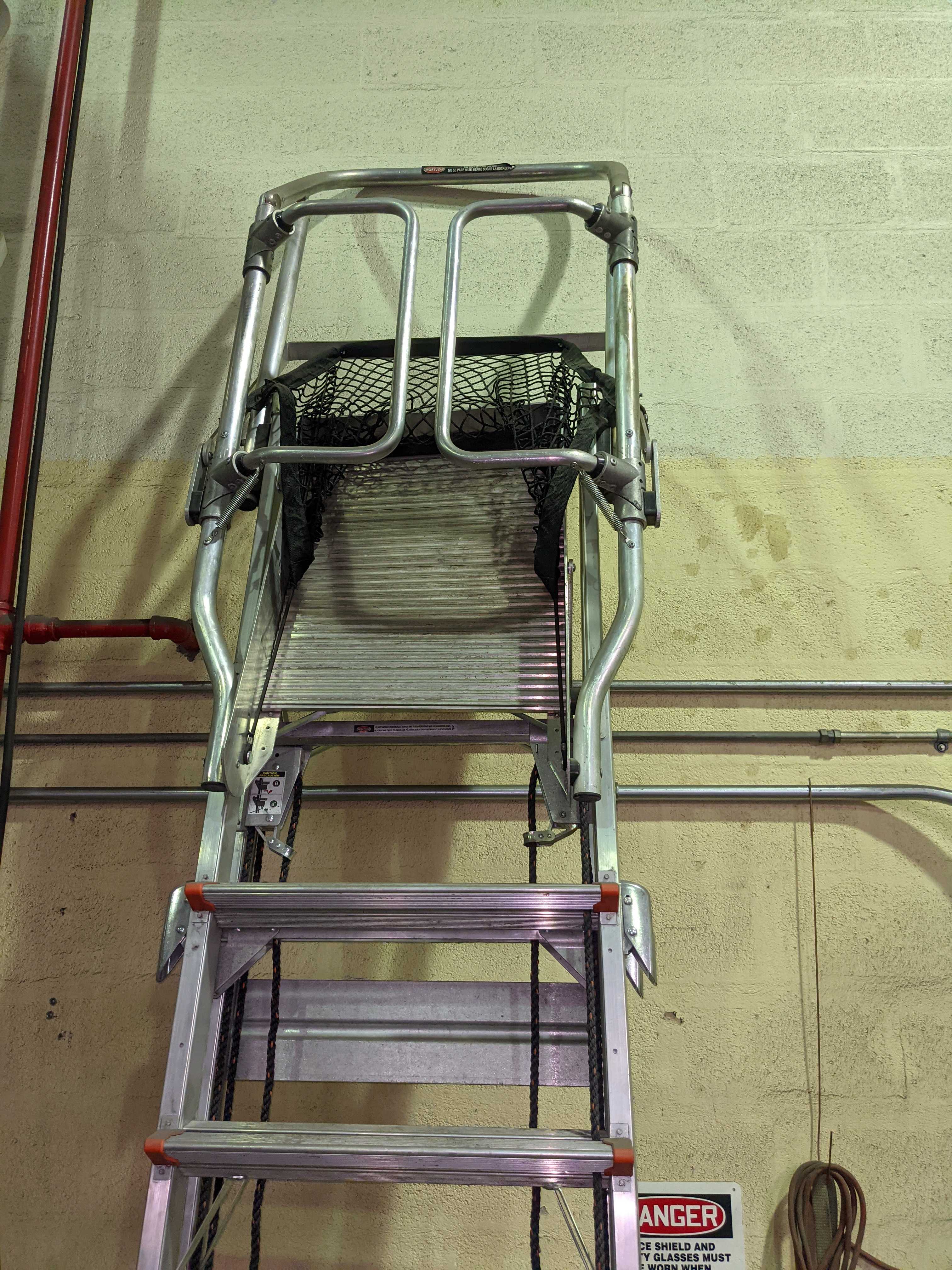 LADDER - MATERIAL HANDLING