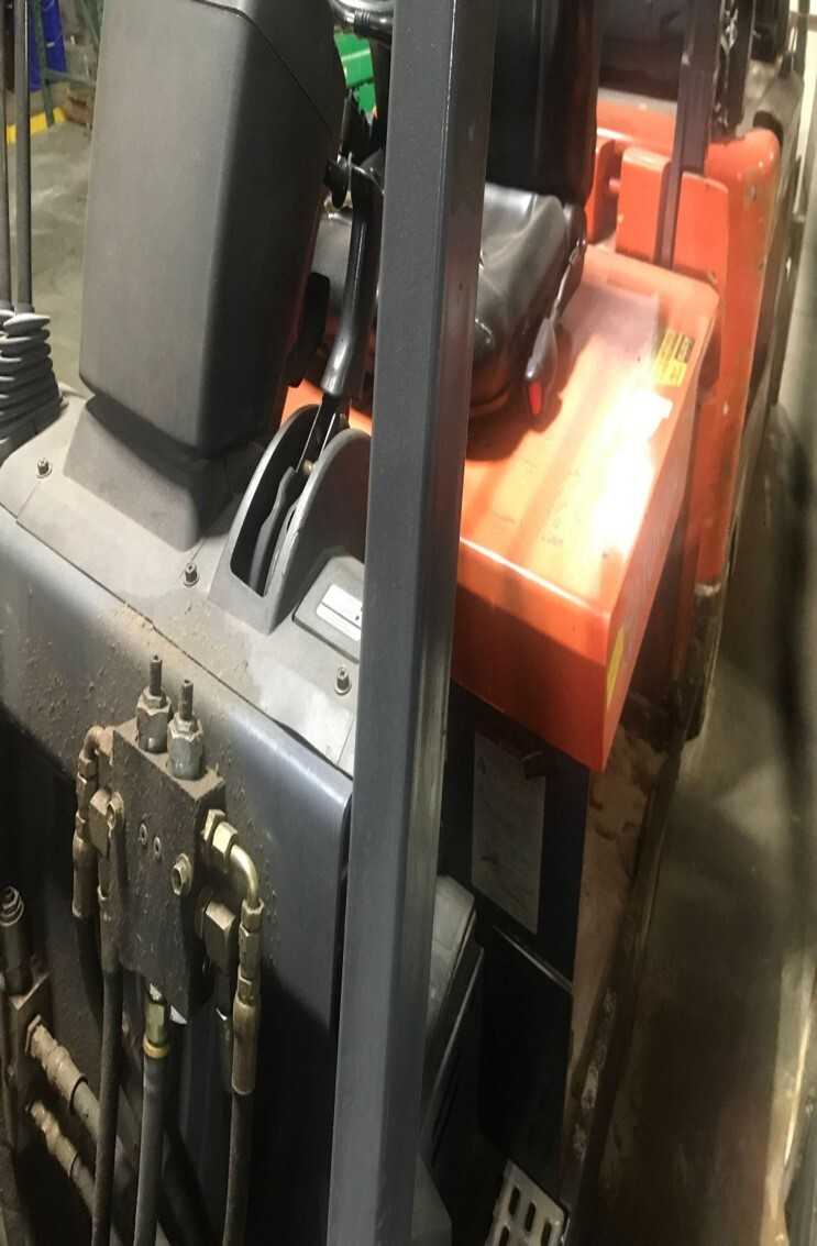 #70 / Toyota Electric Lift - FORKLIFTS