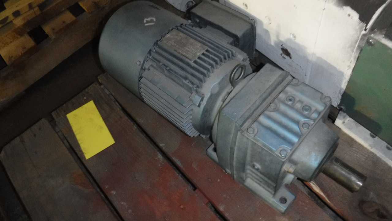 New 2 HP 1720 RPM 90L Frame Sew EuroDrive Gear Motor - ELECTRIC MOTORS