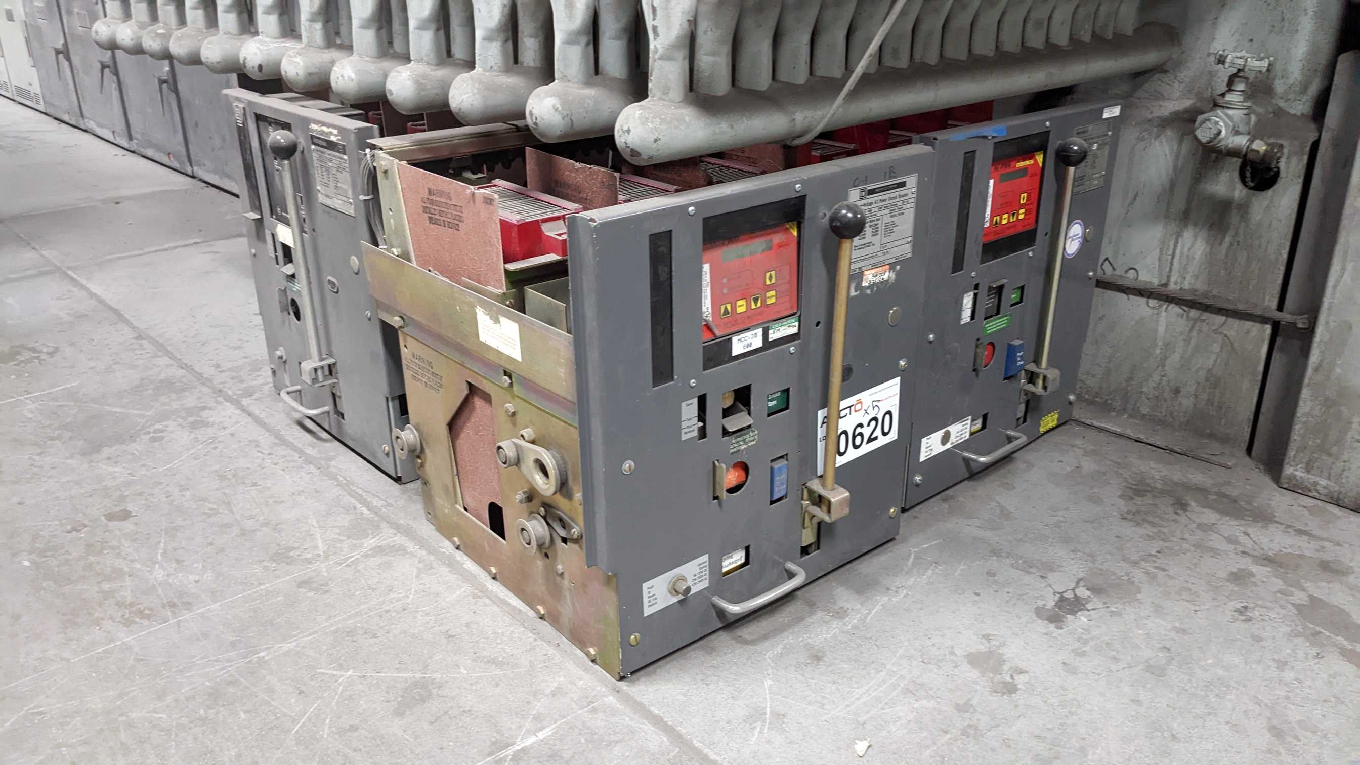 LOT OF 4 SQUARE D CIRCUIT BREAKERS - CIRCUIT BREAKERS LOT OF 4 SQUARE D CIRCUIT BREAKERS - CIRCUIT BREAKERS