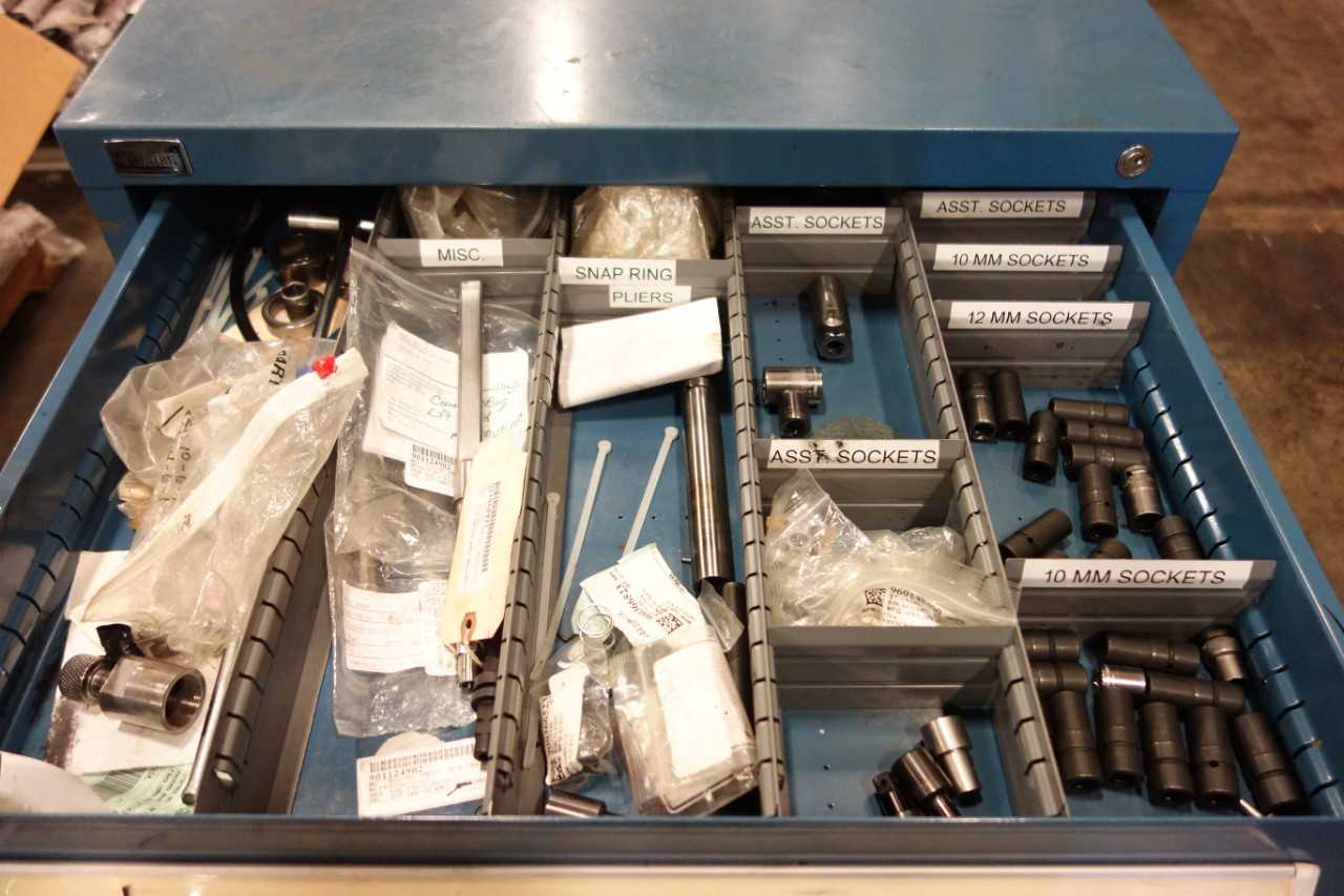 VIDMAR 6 DRAWER CABINET WITH CONTENTS - TOOL STORAGE